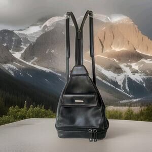 EUC Gloria Vanderbilt Medium Black Leather Crossbody Backpack Purse